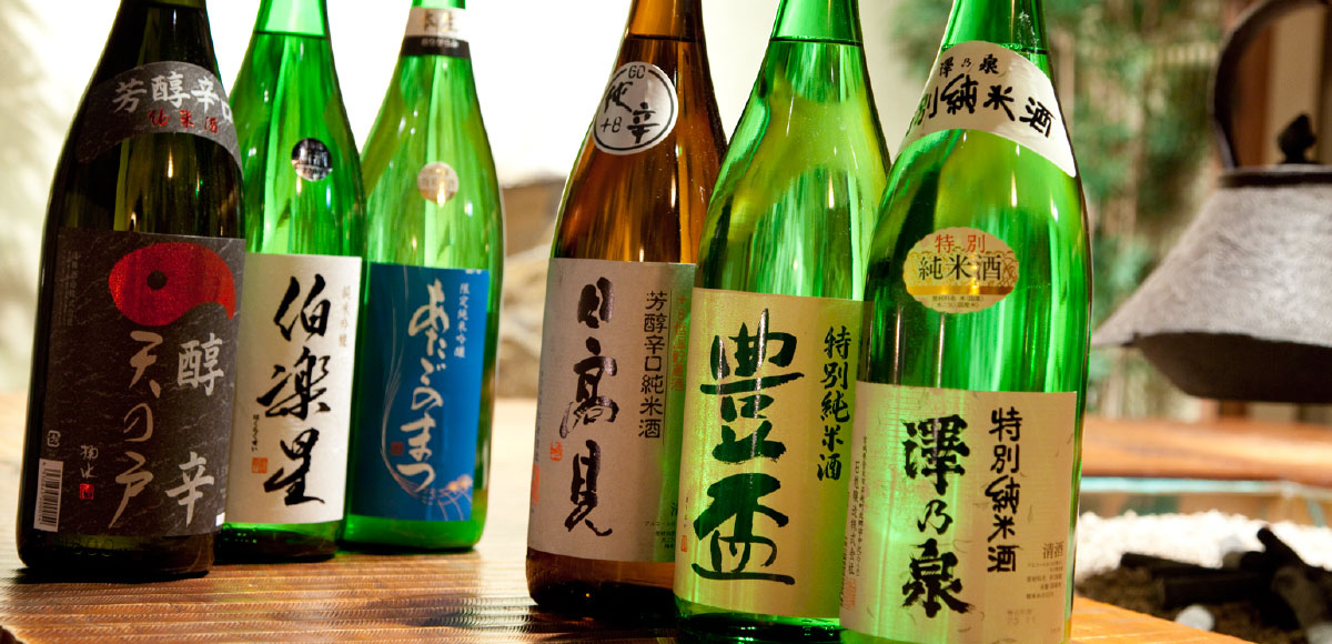 Carefully selected Sake to pair with gourmet cuisine Local Sake and authentic Shochu from various regions of Japan
