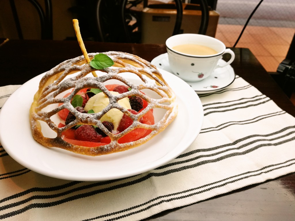 新宿西口で特別なアップルパイ | 新宿のカフェなら新宿西口徒歩3分、女性に人気のカフェ ラ ヴォワ